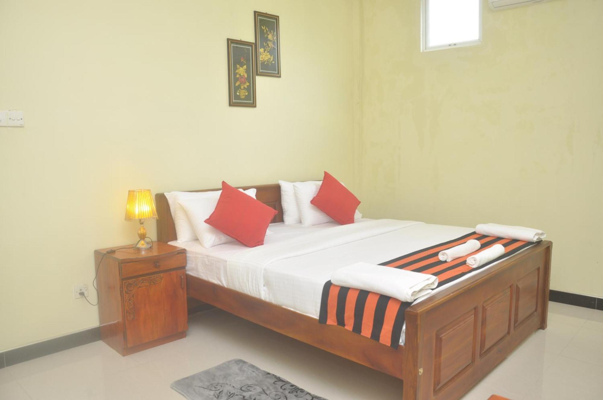 The Max Villa Negombo Exteriör bild